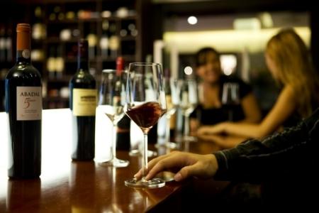 调酒师培训，酒吧经营如何给客人存、取酒？